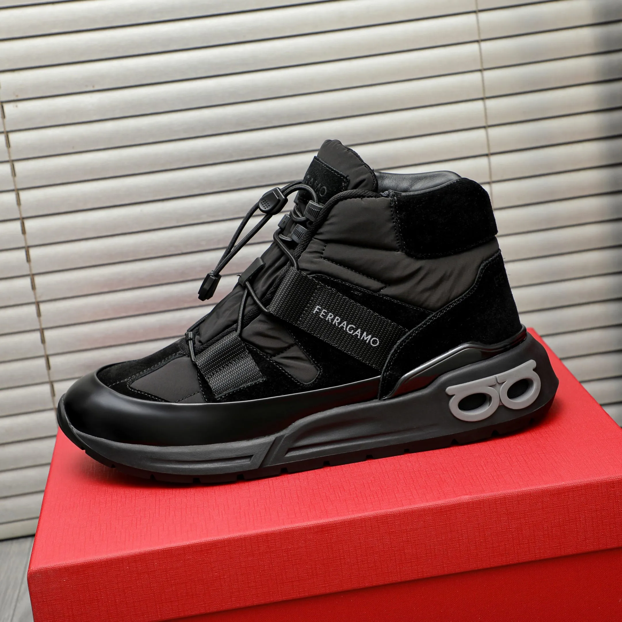 Men's shoes 💰640 Product trademark: Ferragamo "Ferragamo" high-top casual shoes Regular size: 38-46 (45.46 is custom-made and non-returnable) Product materials: Selected frosted cowhide stitching cloth upper, cowhide lining, original outsole
